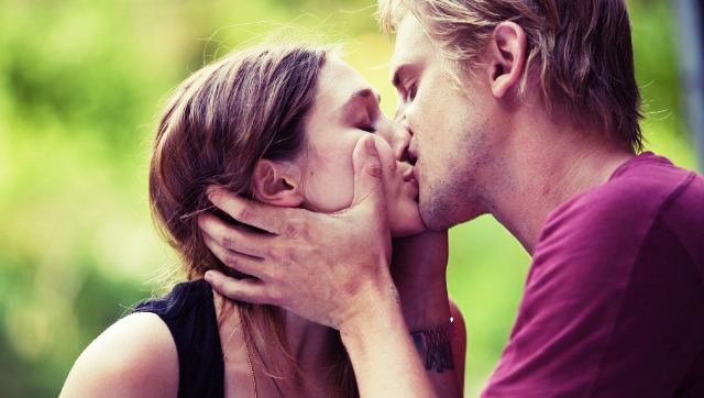 elizabeth olsen very good girls