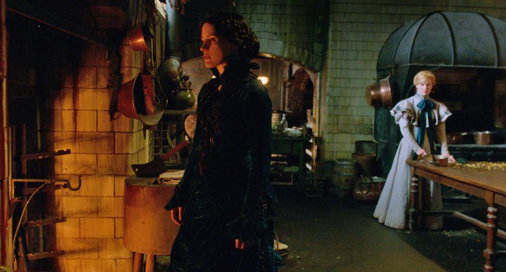 Crimson-Peak-jessica chastain